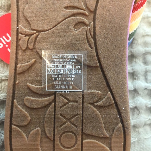 COPY - Roxy 7 Woman NWT  ROXY Squishy Flop Flop.  I have 4 pairs for myself. SO… - Picture 3 of 7